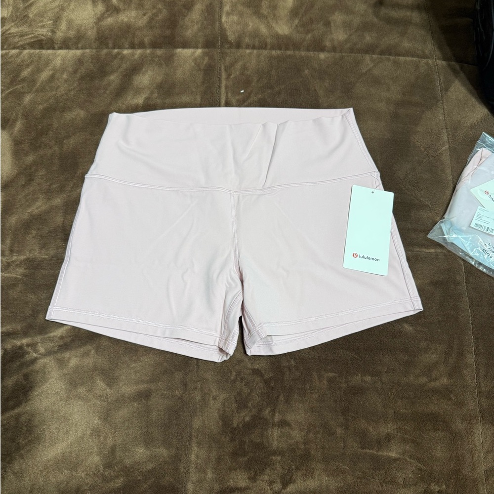 NWT lululemon Women's Light Pink Align Shorts 4” - Picture 15 of 15